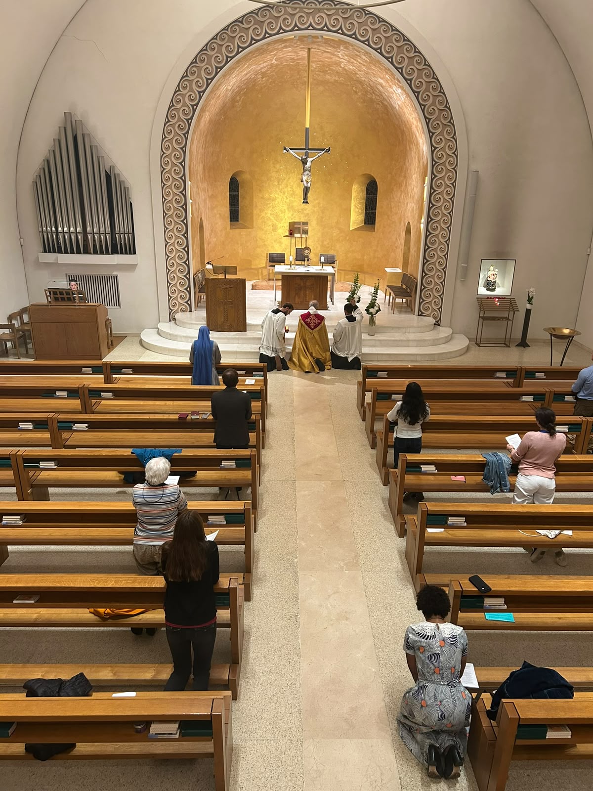 Adoration au Foyer Bon Accueil